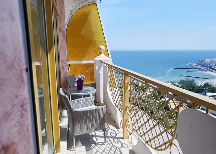 Arcadia Promenade Grand Apartments